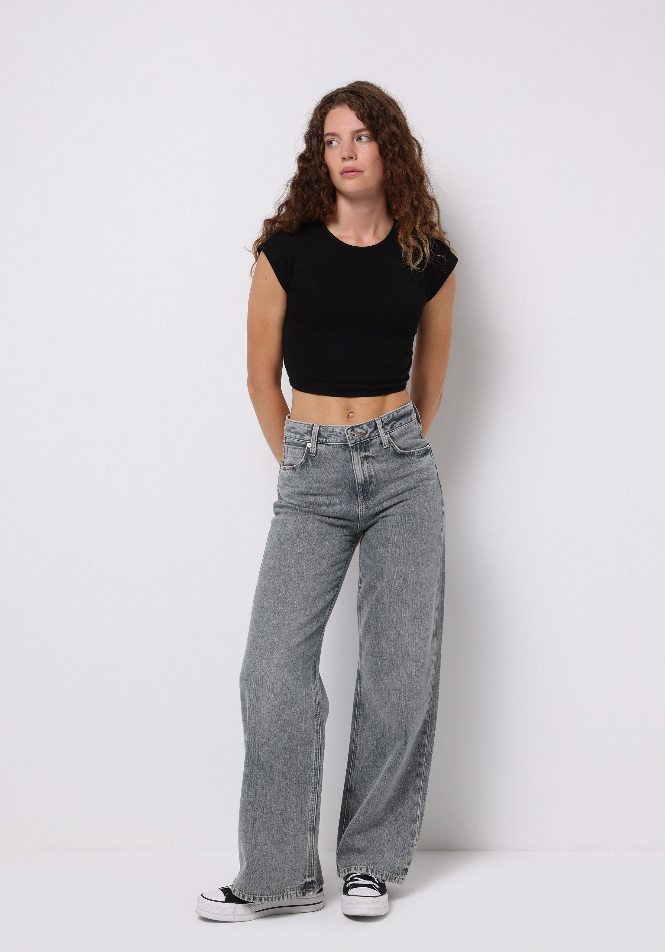 اعرض التفاصيل لـ أزرق للنساء بناطيل