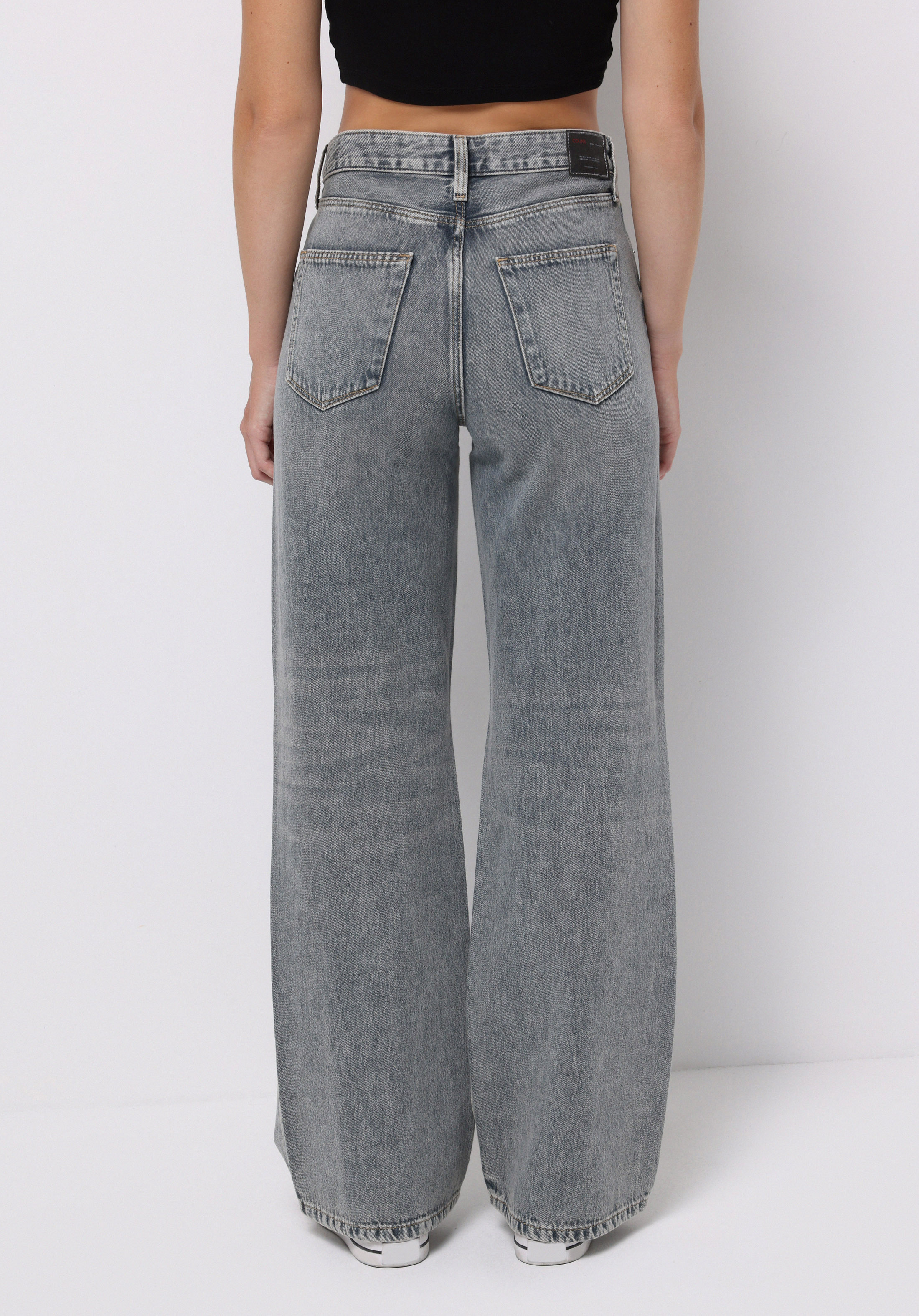 اعرض التفاصيل لـ أزرق للنساء بناطيل