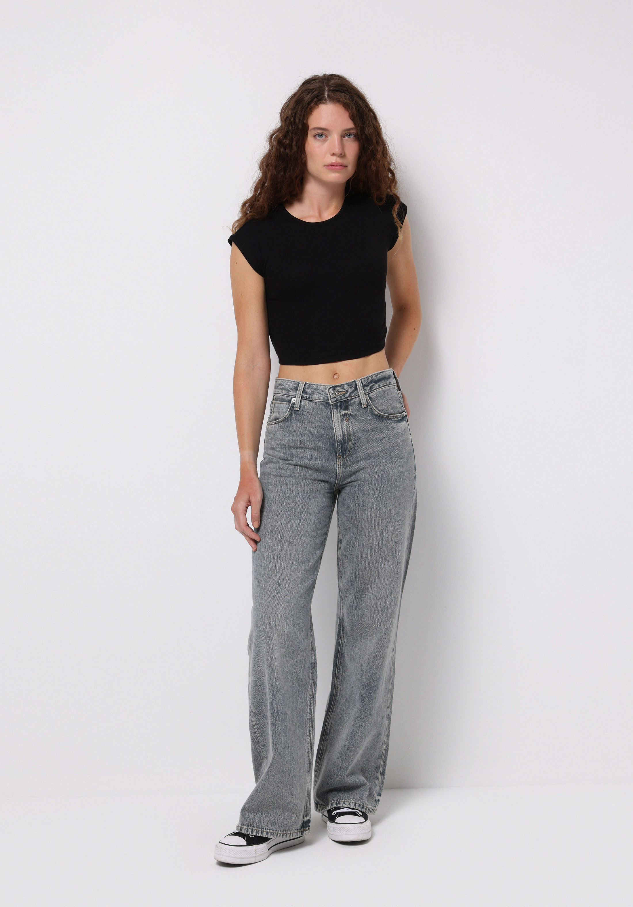 اعرض التفاصيل لـ أزرق للنساء بناطيل