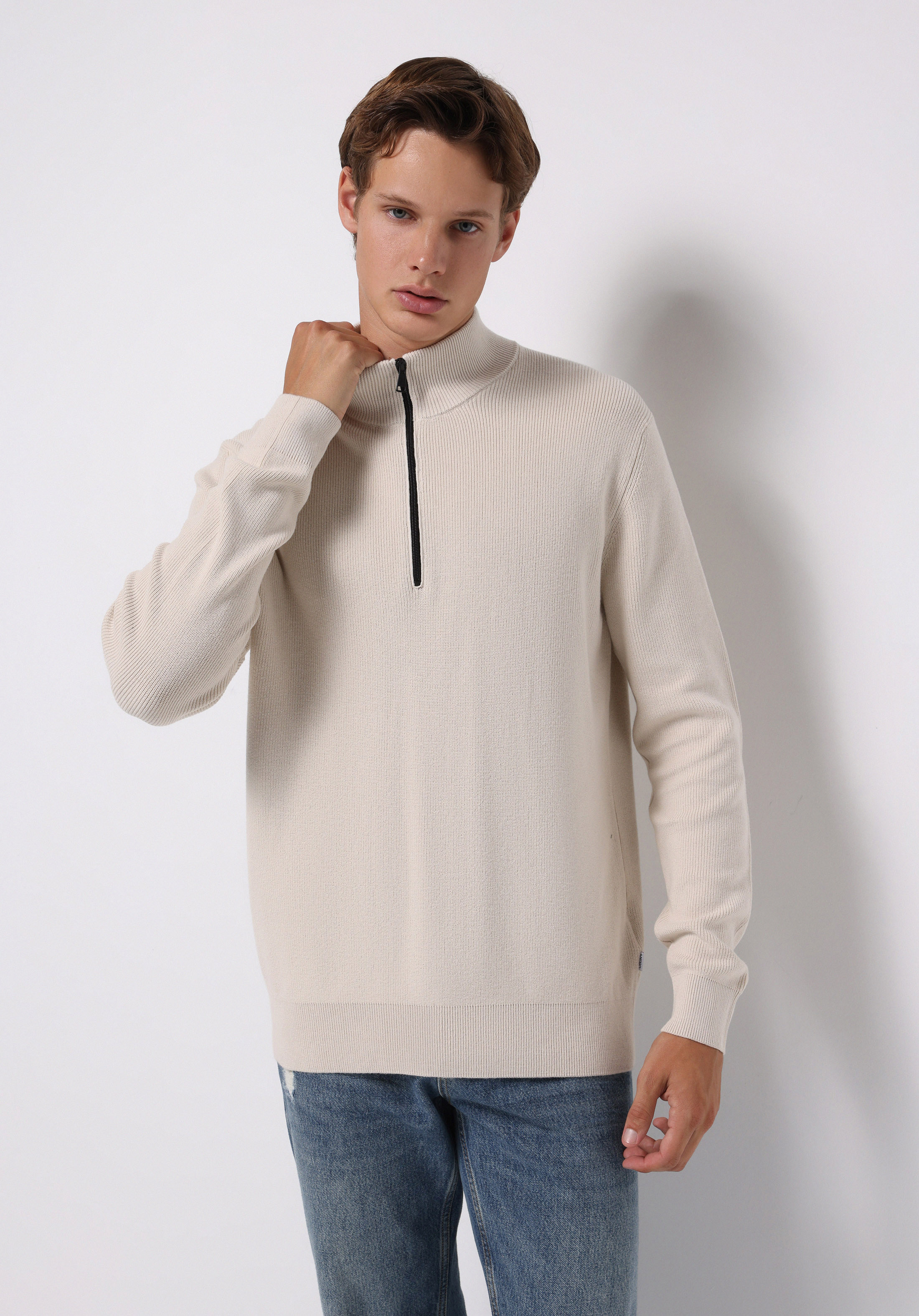 اعرض التفاصيل لـ بيج فاتح للرجال بلوفر