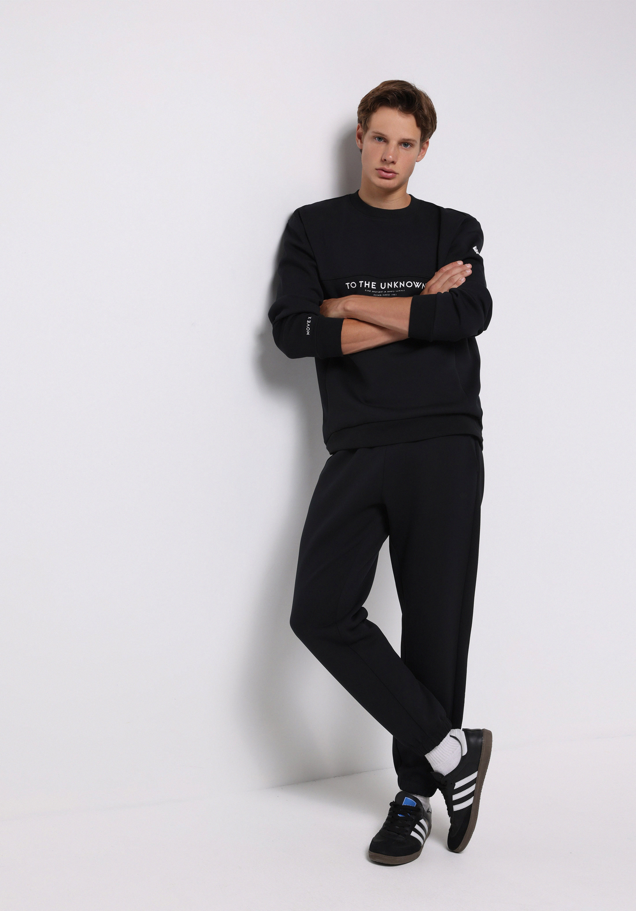 اعرض التفاصيل لـ أسود للرجال بنطال رياضي