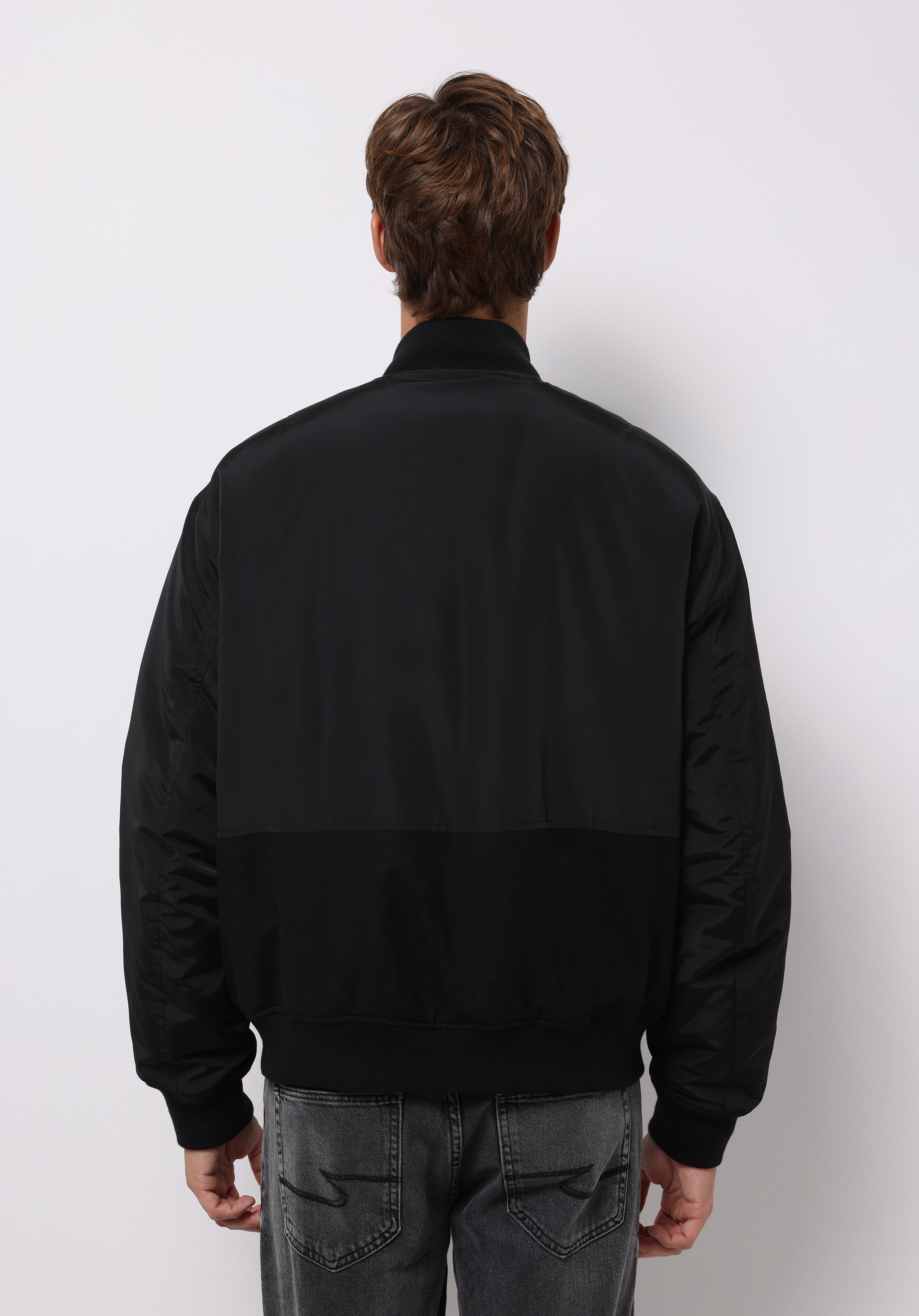 اعرض التفاصيل لـ أسود للرجال جاكيت