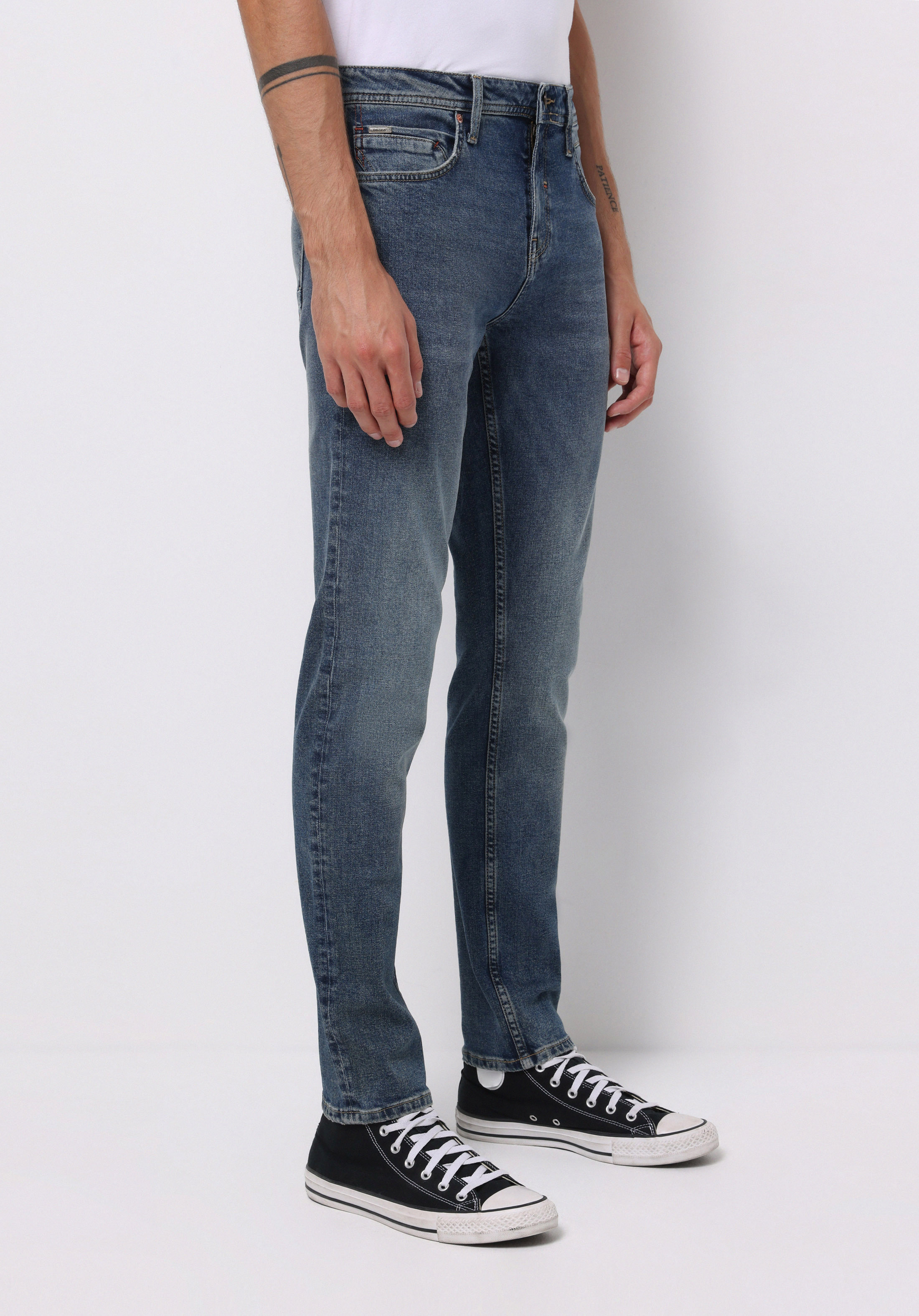 اعرض التفاصيل لـ أزرق للرجال بناطيل