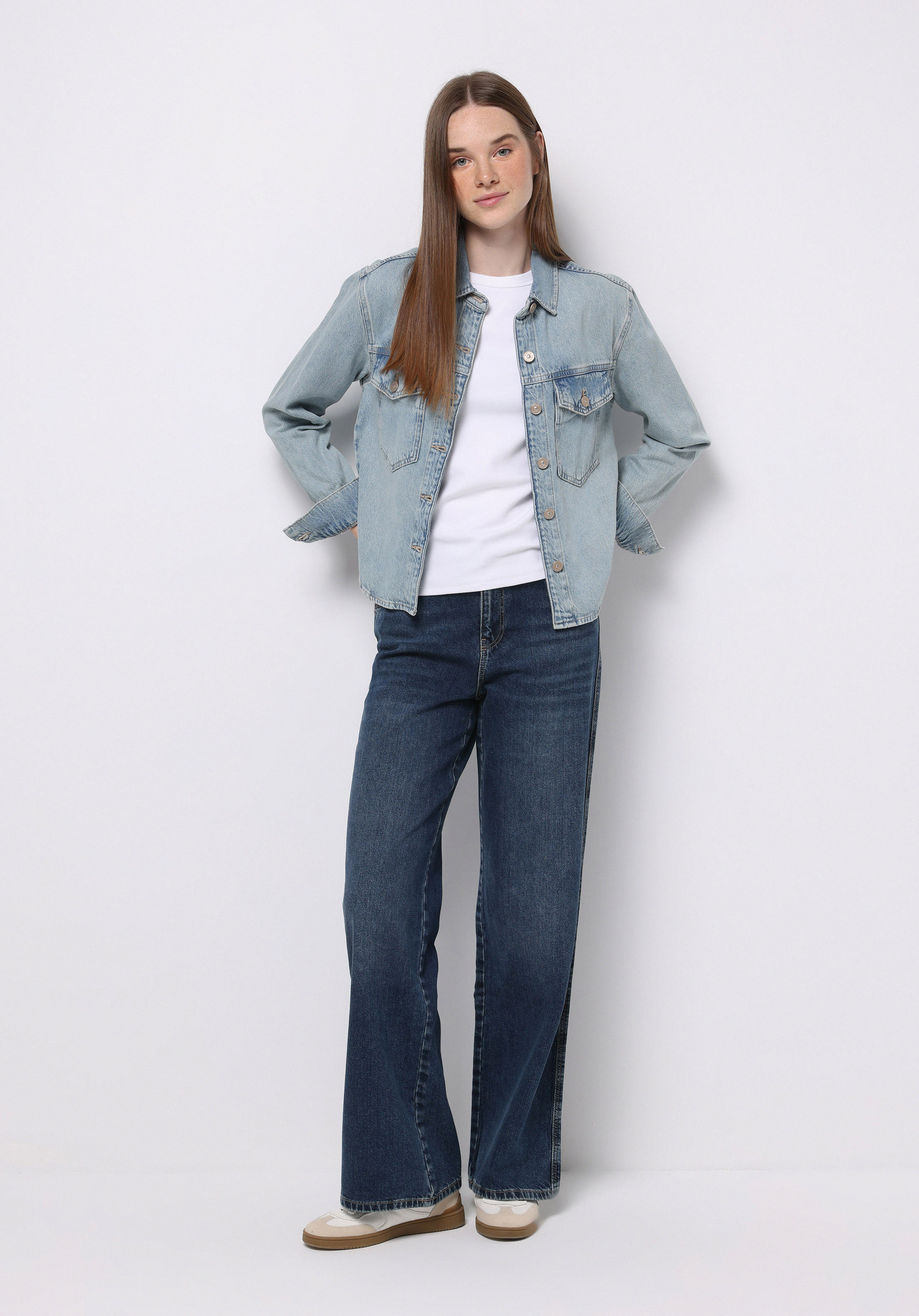 اعرض التفاصيل لـ أزرق للنساء بناطيل