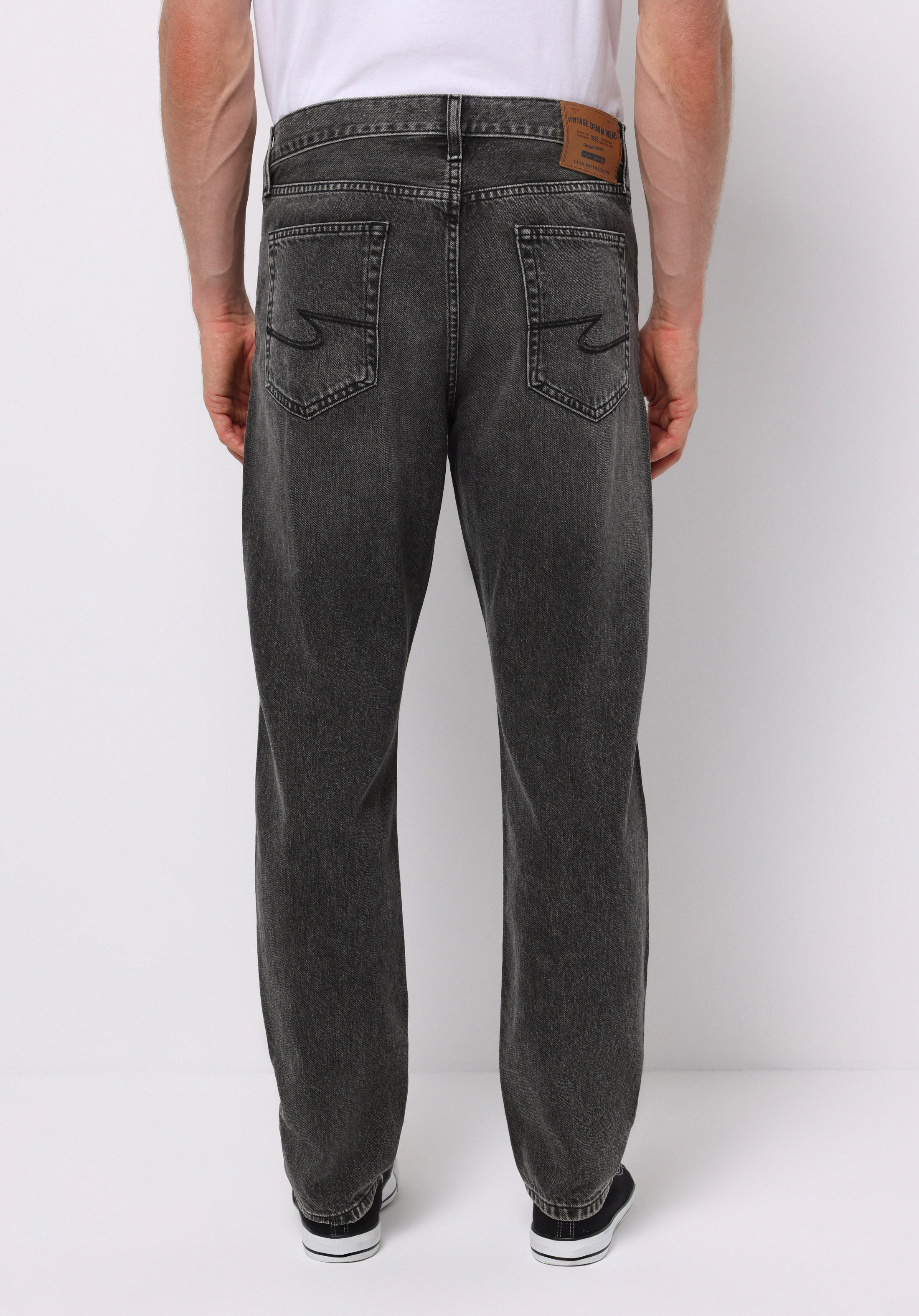 اعرض التفاصيل لـ أسود للرجال بناطيل