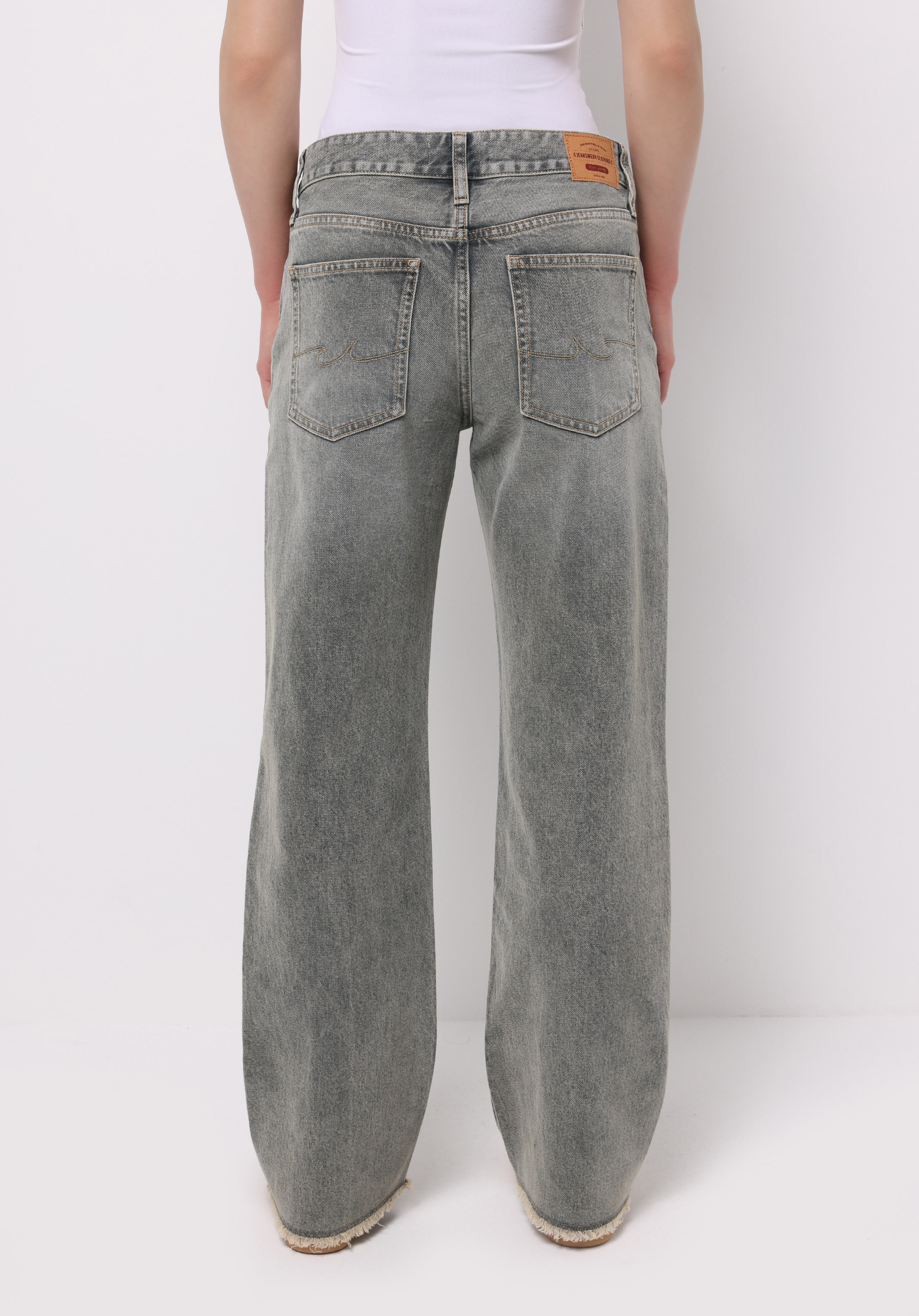 اعرض التفاصيل لـ دينيم للنساء بناطيل