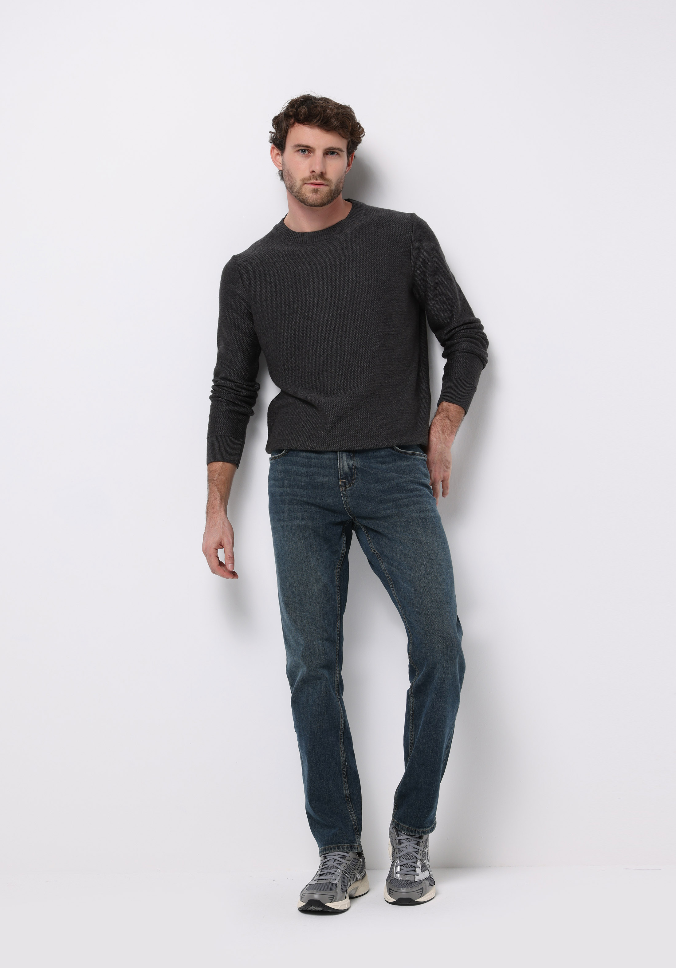 اعرض التفاصيل لـ أسود للرجال بناطيل