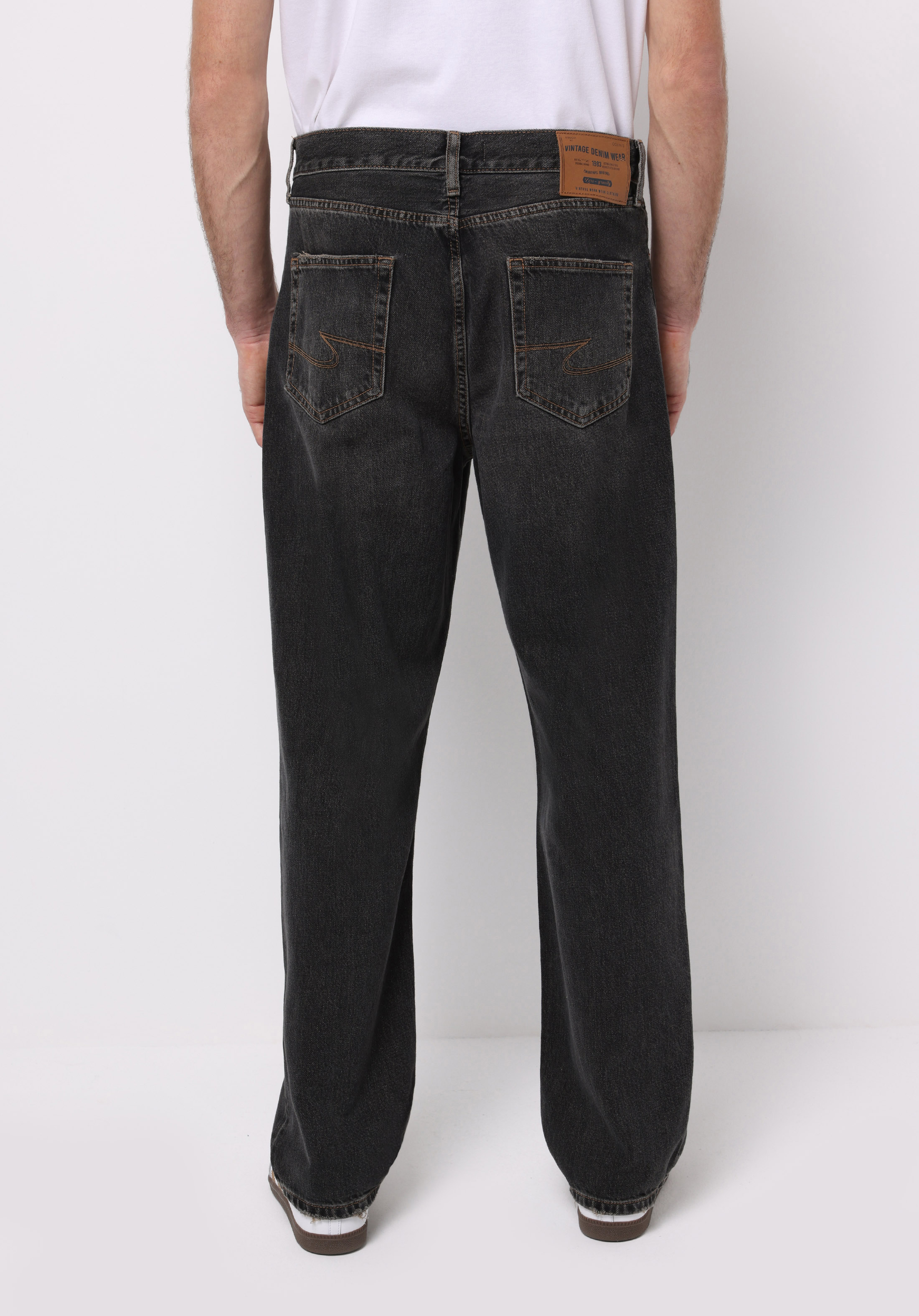 اعرض التفاصيل لـ أسود للرجال بناطيل