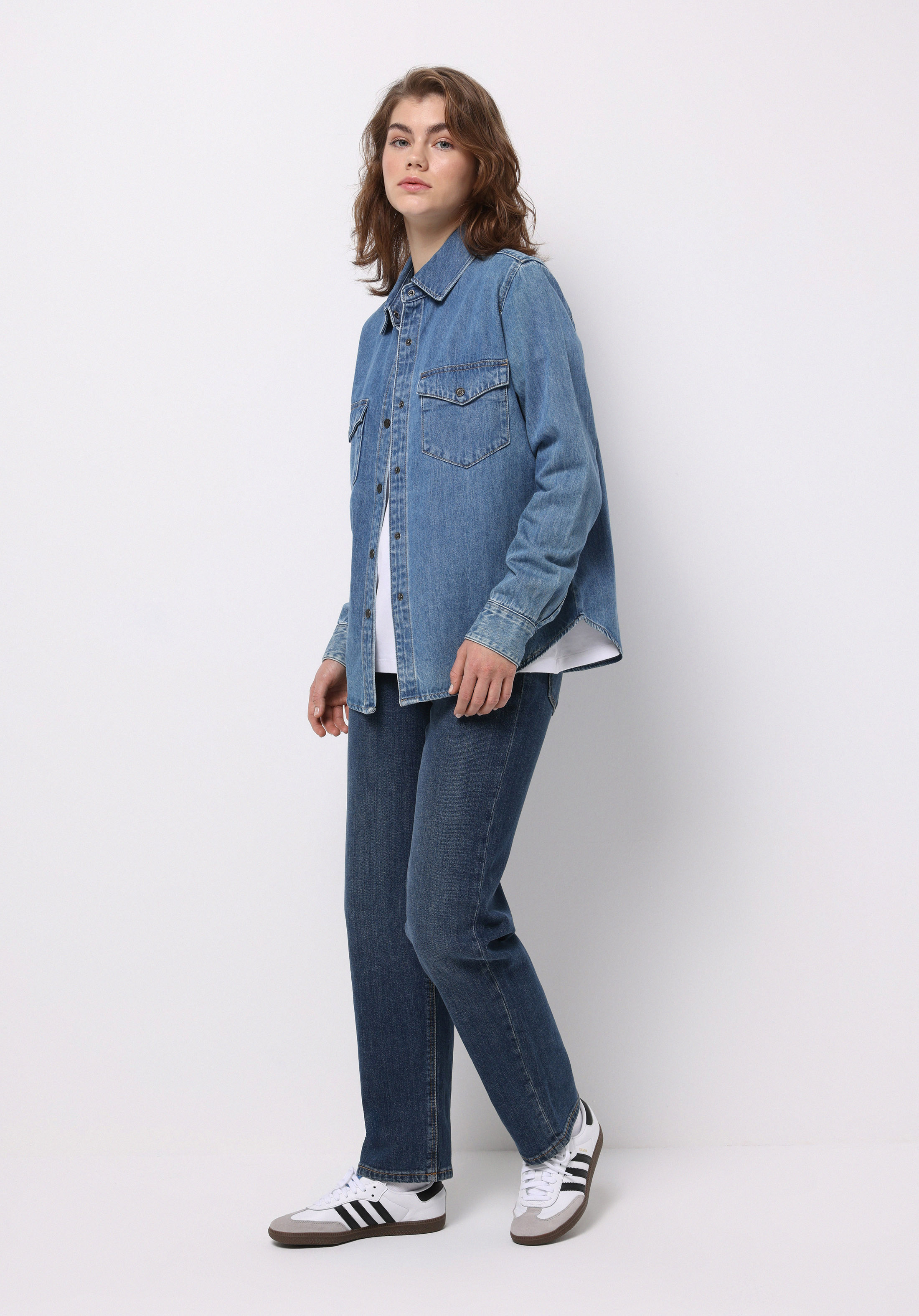 اعرض التفاصيل لـ أزرق للنساء بناطيل