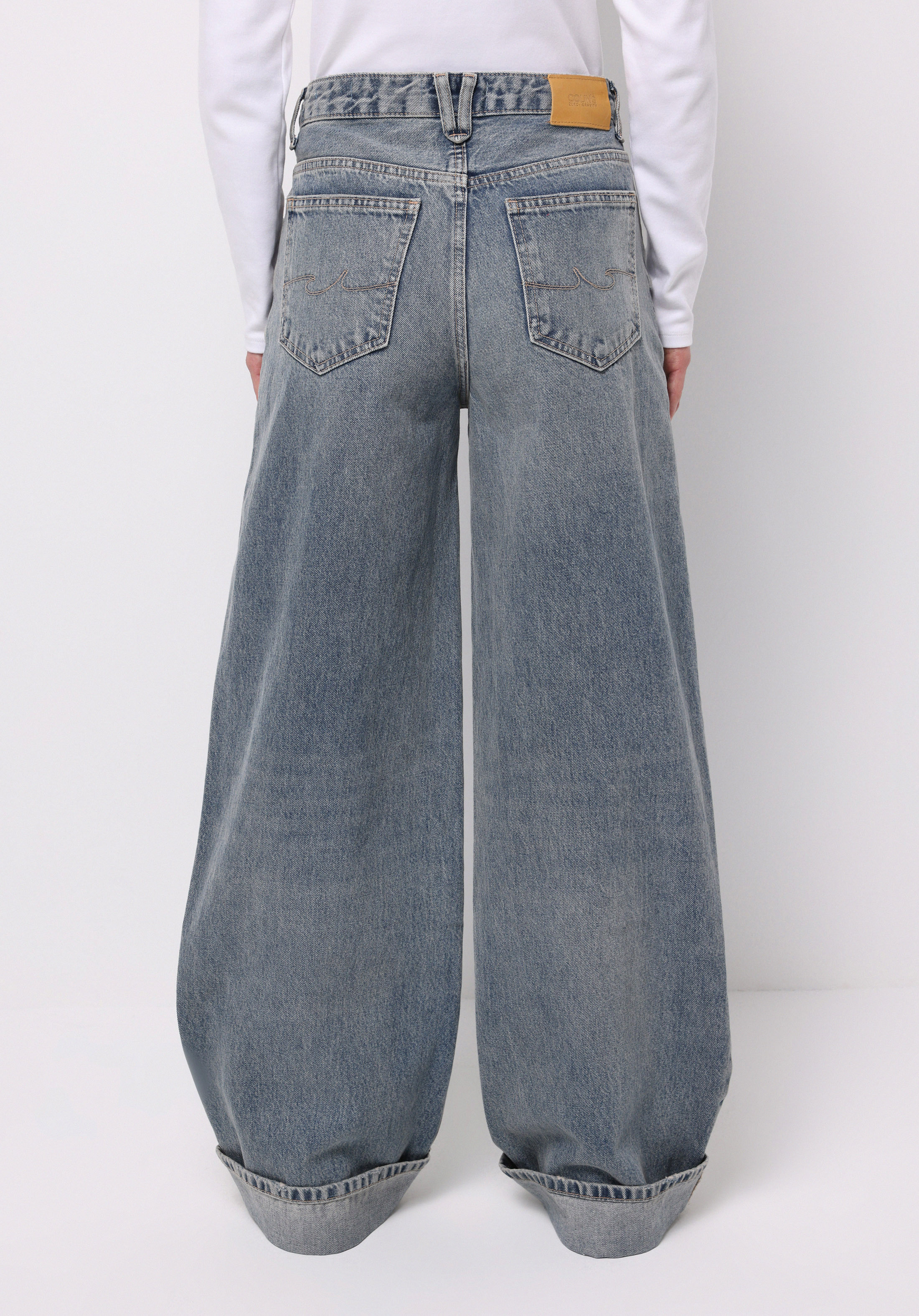 اعرض التفاصيل لـ أزرق للنساء بناطيل