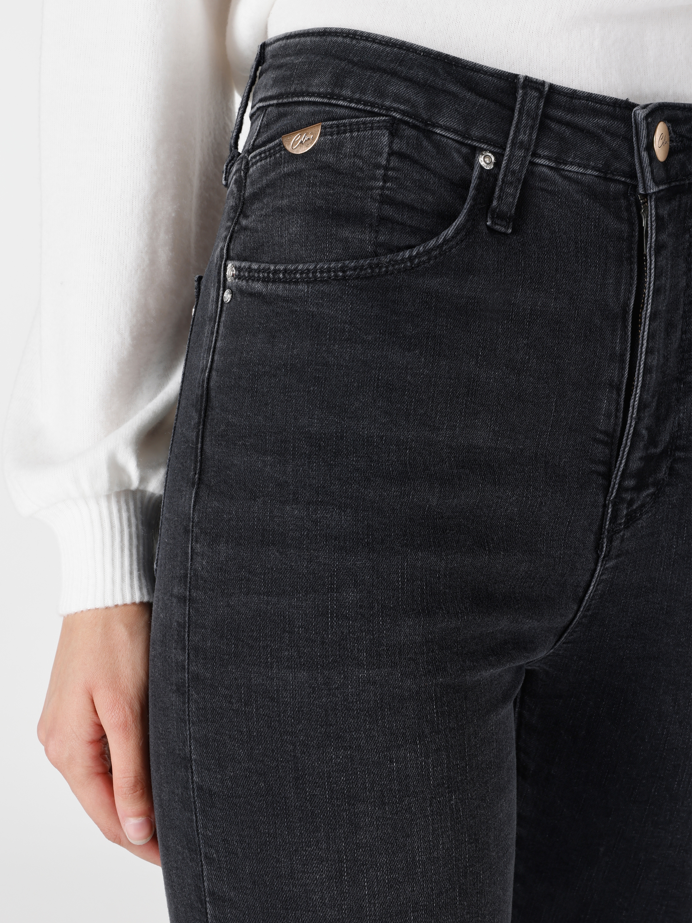 اعرض التفاصيل لـ 797 Adel بنطال جينز واسع الساق للنساء باللون الأسود