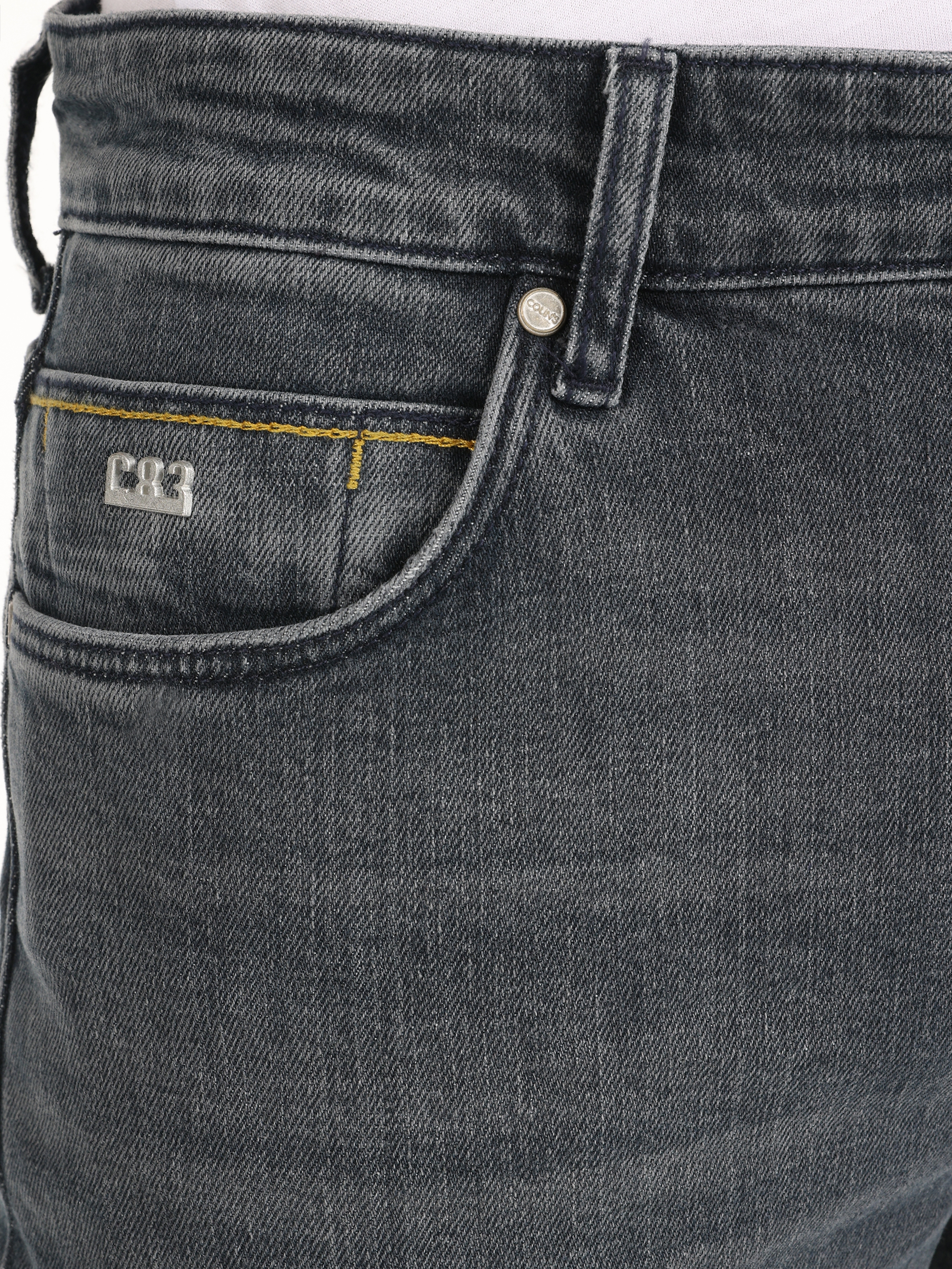 اعرض التفاصيل لـ 041 داني بنطال جينز بقصة ضيقة وخصر منخفض وساق مستقيمة للرجال