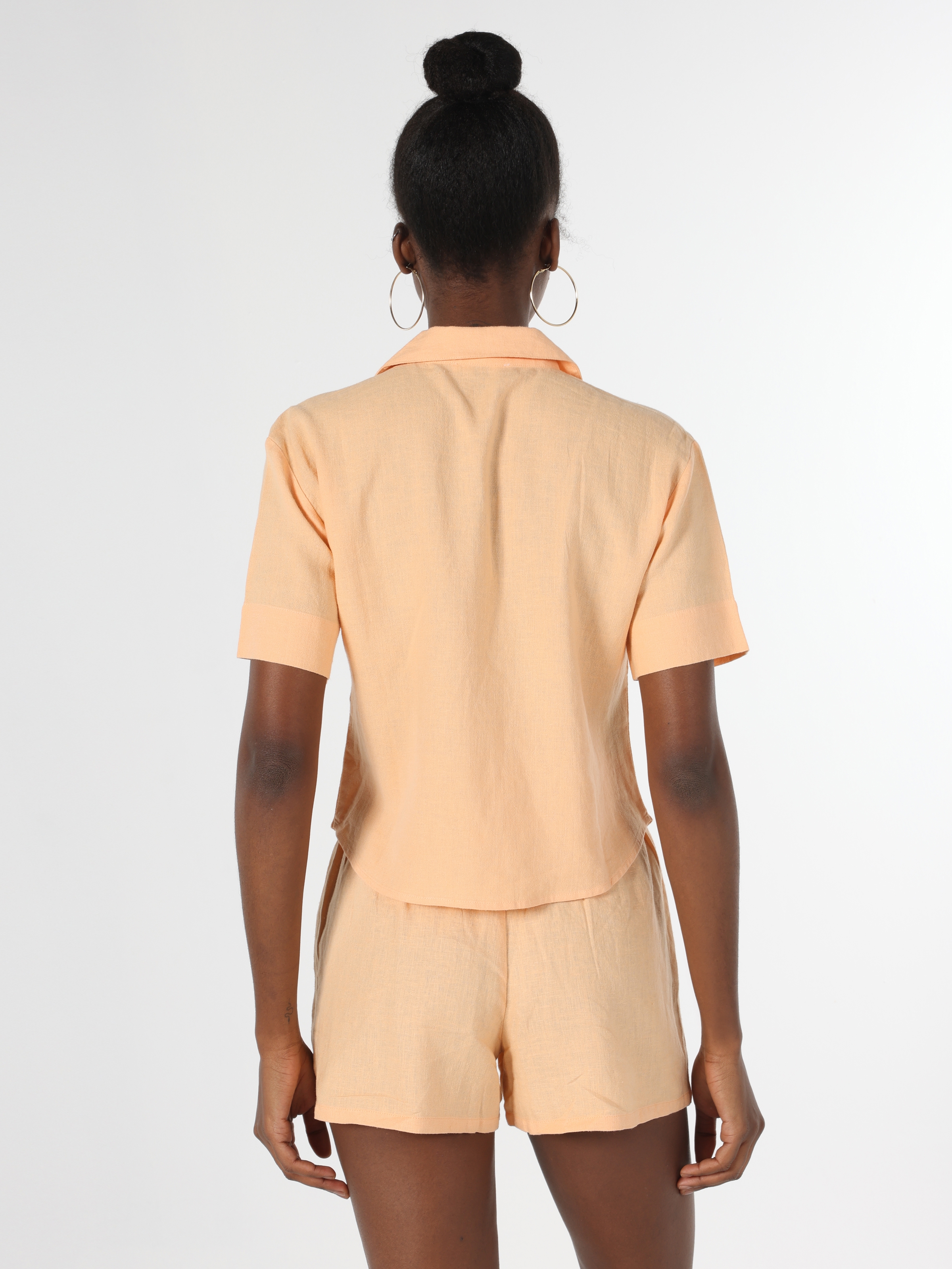 اعرض التفاصيل لـ قميص قصير الأكمام للنساء ذو ​​لون برتقالي مناسب عادي