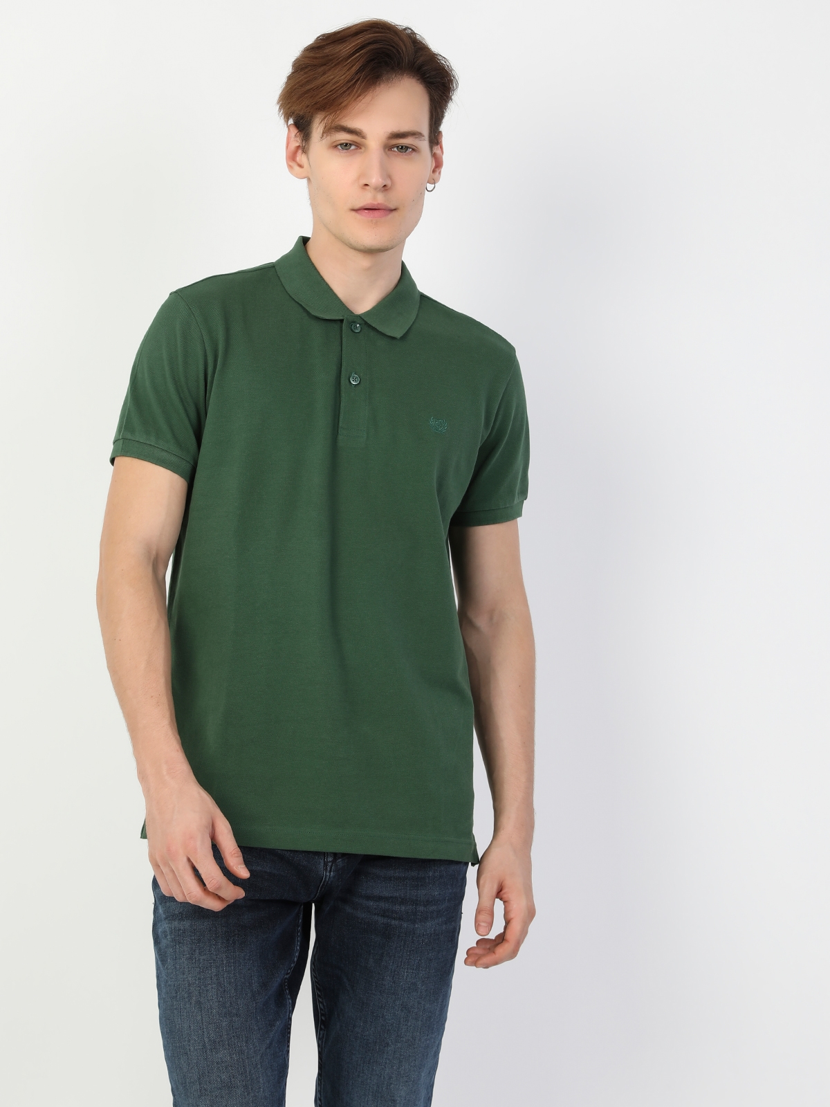 اعرض التفاصيل لـ قميص بولو ذو ياقة عادية مناسب للرجال وأكمام قصيرة باللون الأخضر الداكن