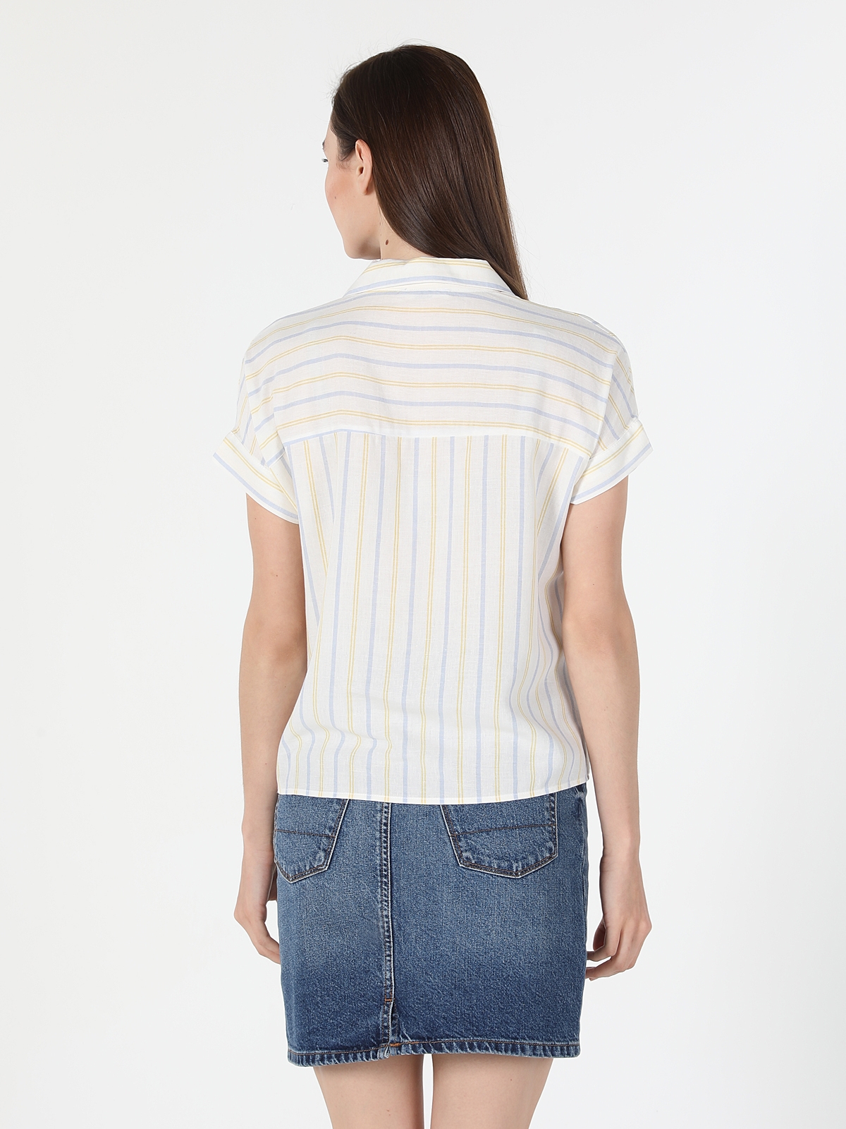 اعرض التفاصيل لـ قميص مناسب عادي برقبة قميص مخطط متعدد الألوان للنساء بأكمام قصيرة