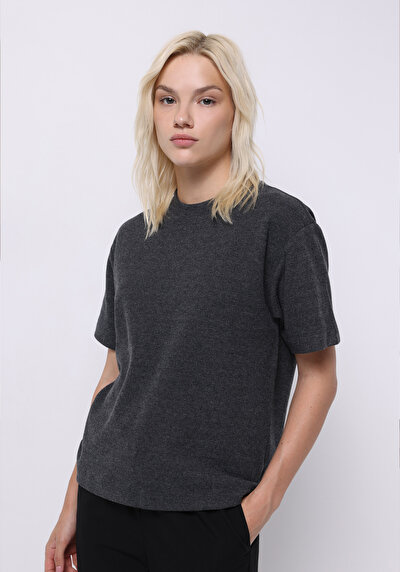 صورة من رمادي للنساء 