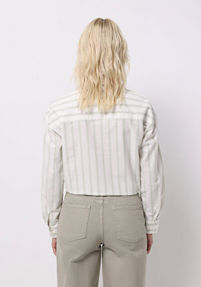 صورة من أخضر للنساء قميص كم طويل