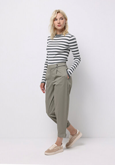 صورة من أخضر للنساء بناطيل