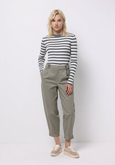 صورة من أخضر للنساء بناطيل