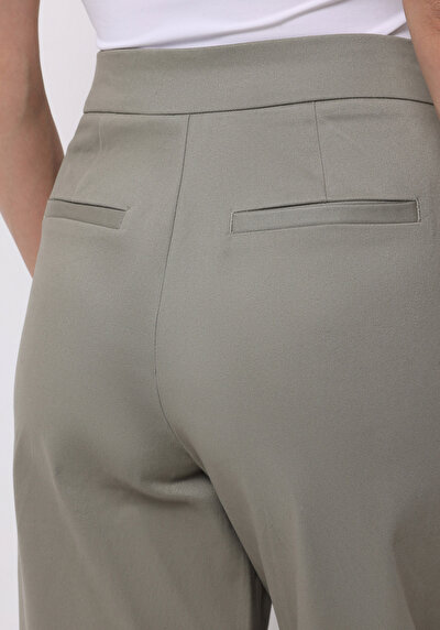 اعرض التفاصيل لـ أخضر للنساء بناطيل