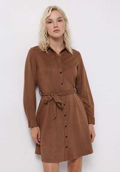 صورة من بيج للنساء فستان