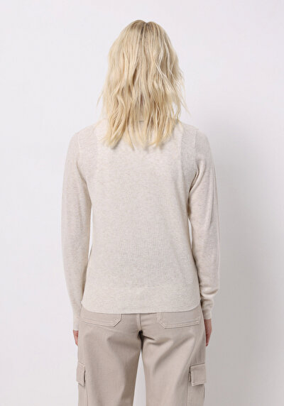 صورة من بيج فاتح للنساء