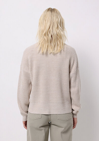 صورة من بيج فاتح للنساء