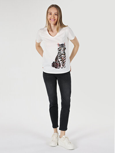 صورة من أبيض للنساء تي شيرت بأكمام قصيرة