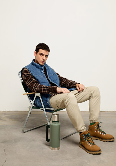 صورة من بيج للرجال بناطيل