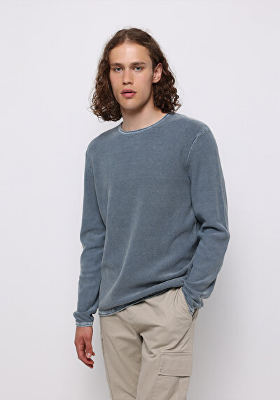 صورة من أزرق للرجال بلوفر