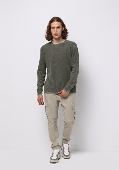 صورة من كاكي للرجال بلوفر