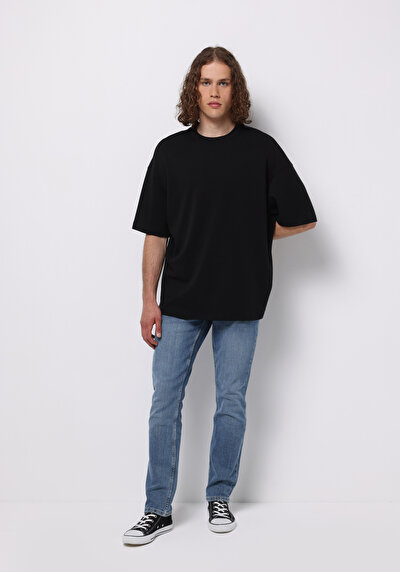 صورة من أزرق فاتح للرجال بناطيل