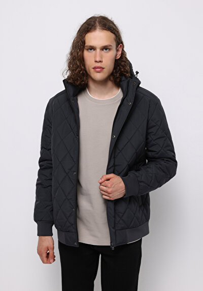 صورة من رمادي للرجال جاكيت