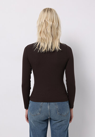 صورة من بني للنساء تي شيرت كم طويل