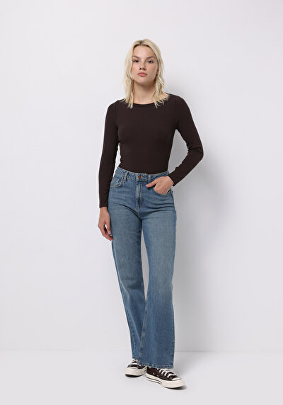 صورة من بني للنساء تي شيرت كم طويل