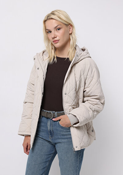 صورة من أبيض للنساء جاكيت