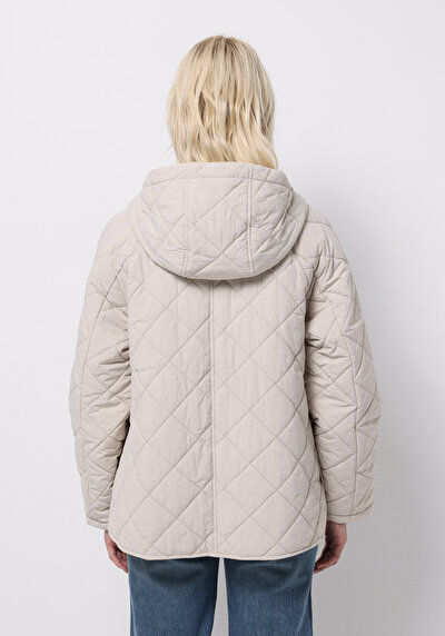 صورة من أبيض للنساء جاكيت