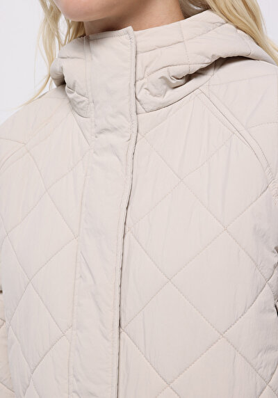 صورة من أبيض للنساء جاكيت