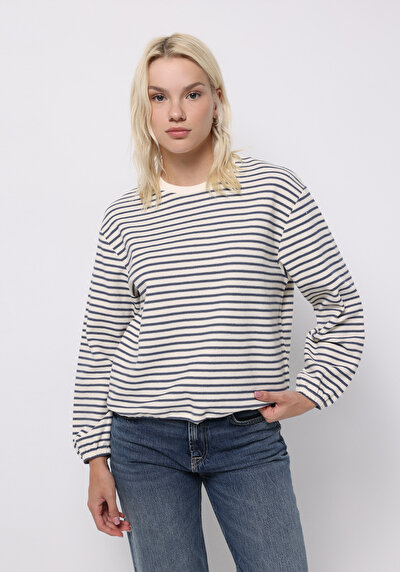 صورة من أزرق للنساء 