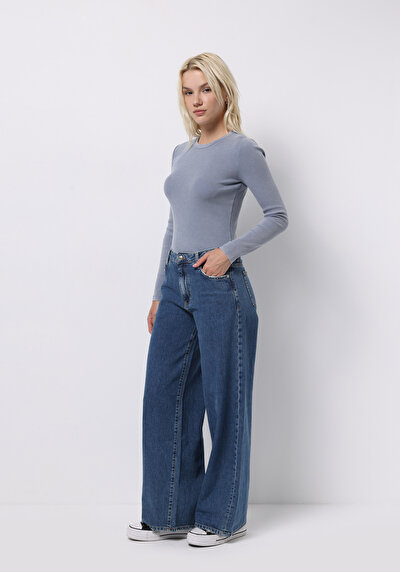 صورة من أزرق للنساء بناطيل