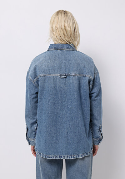 صورة من أزرق للنساء