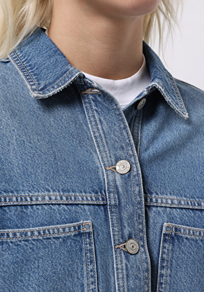 صورة من أزرق للنساء