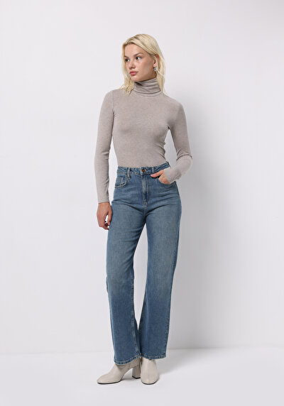 صورة من للنساء تي شيرت كم طويل