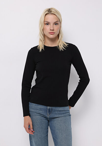 صورة من أسود للنساء تي شيرت كم طويل