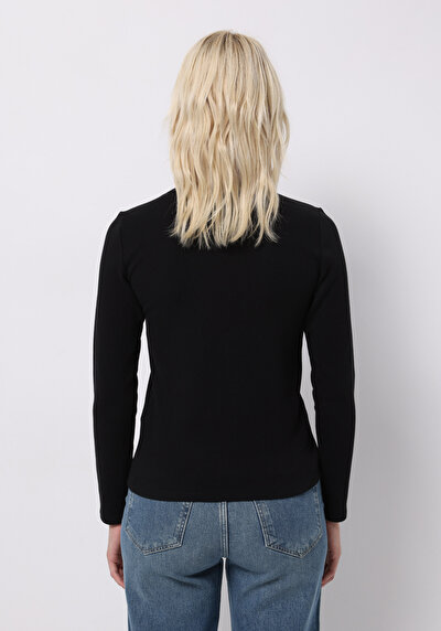 صورة من أسود للنساء تي شيرت كم طويل