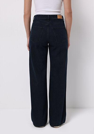 صورة من أزرق داكن للنساء بناطيل