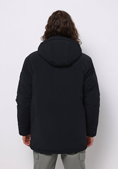 صورة من أزرق بحري للرجال جاكيت