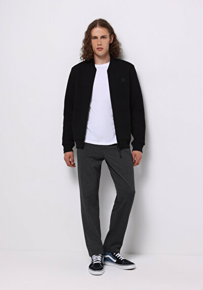 صورة من أنتراسيت للرجال بناطيل