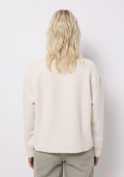 صورة من بيج فاتح للنساء