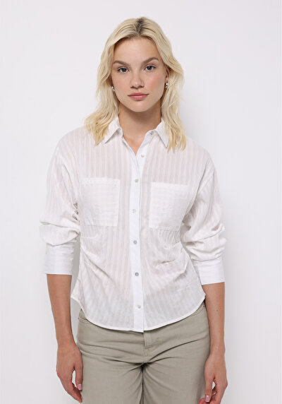 صورة من أبيض للنساء قميص  كم طويل